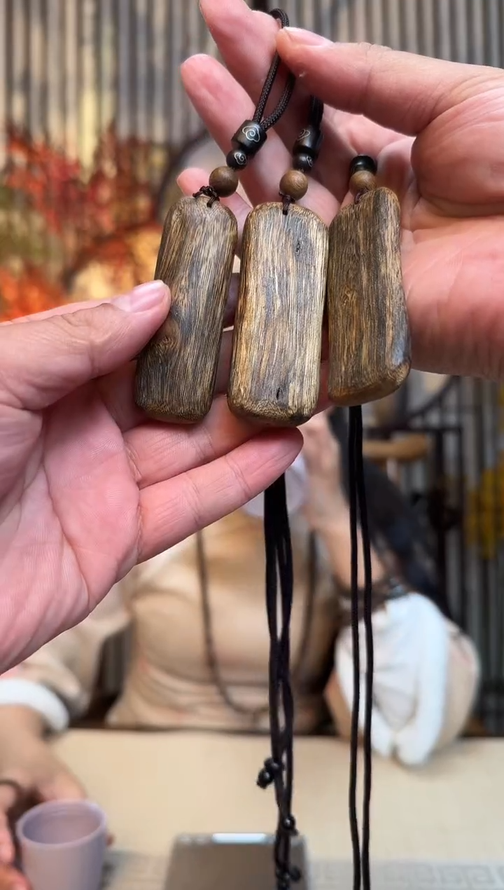 【闪购商品】沉香吊坠留疤虫漏吊坠多样性发一个