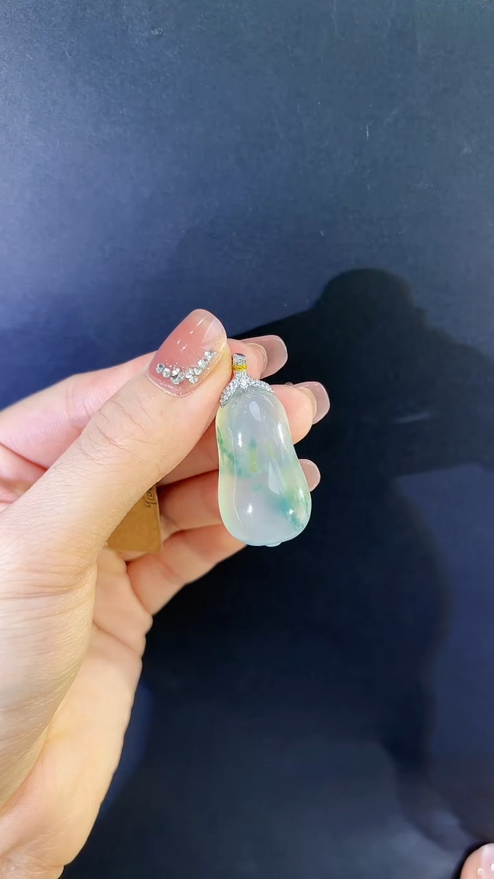 【闪购商品】翡翠吊坠(不含链)18K金镶嵌翡翠福瓜吊坠多人不退不换