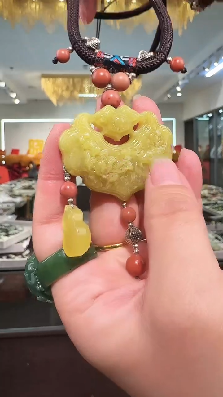 颈饰未镶嵌和田玉吊坠