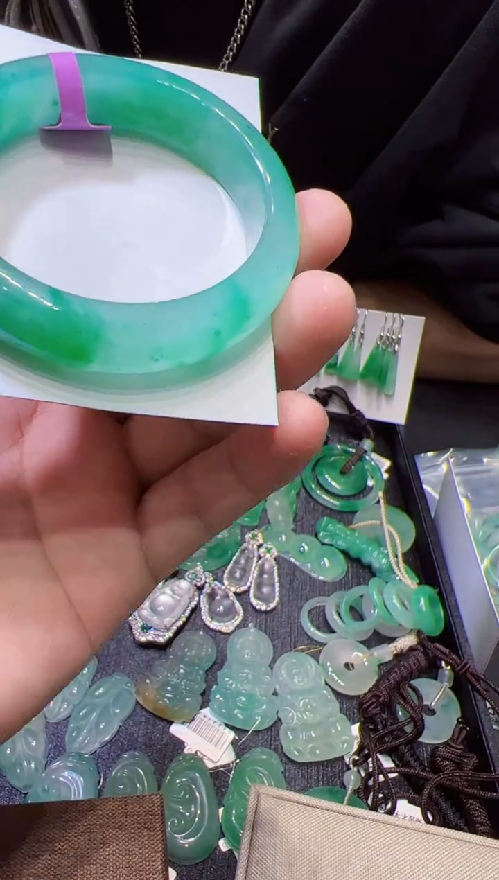 【闪购商品】石英质玉手镯未镶嵌57