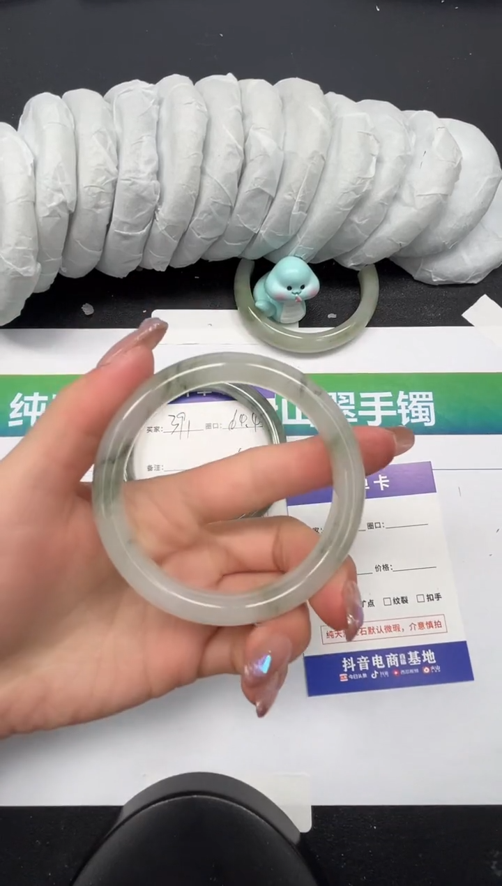 【闪购商品】石英质玉手镯未镶嵌392-58.4