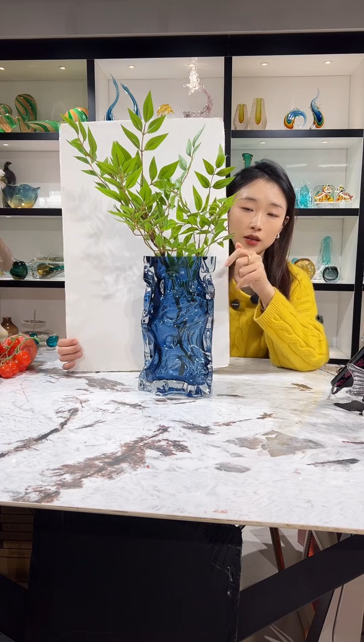 设计师款蓝色花瓶