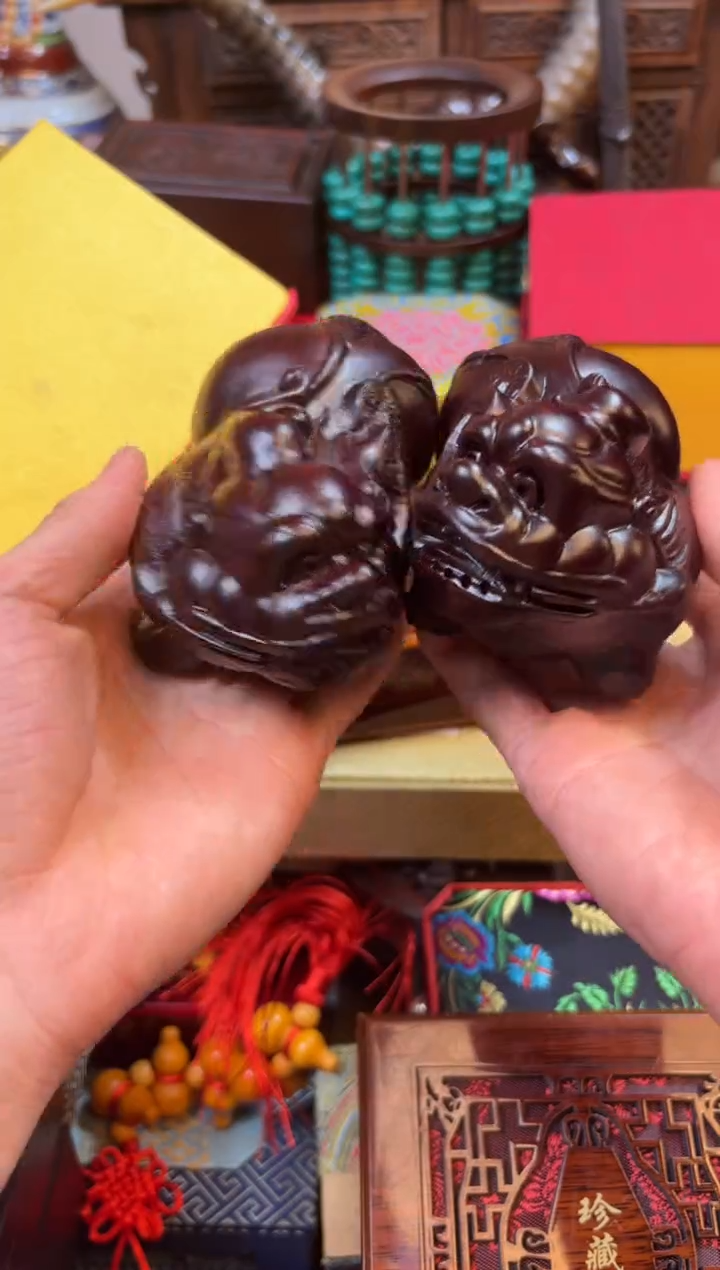 檀香紫檀（小叶紫檀）--------瓷--------貔貅摆件