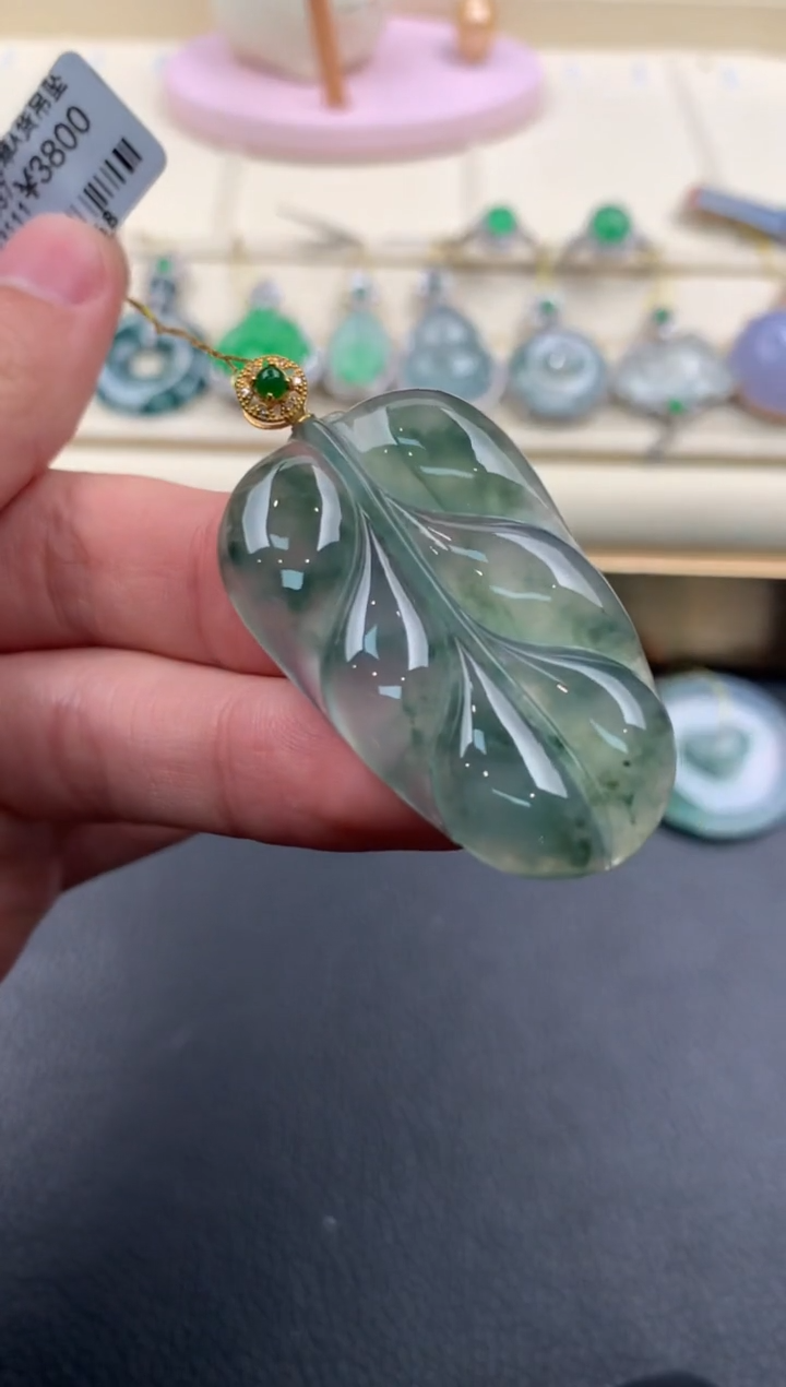 【闪购商品】翡翠颈饰18K金镶嵌A951