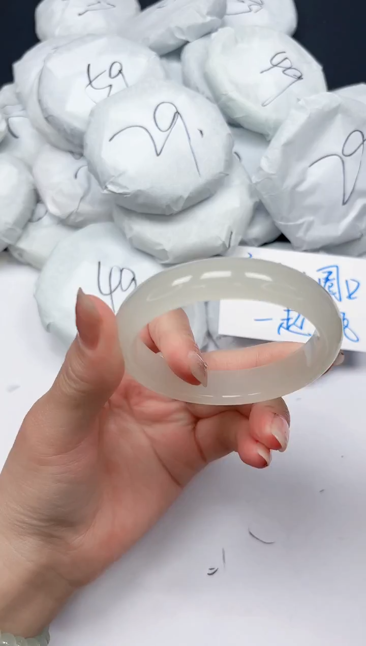 未镶嵌手镯石英质玉262/56.7