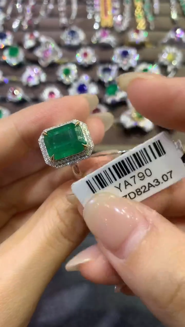 【闪购商品】祖母绿戒指18K金镶嵌a207    