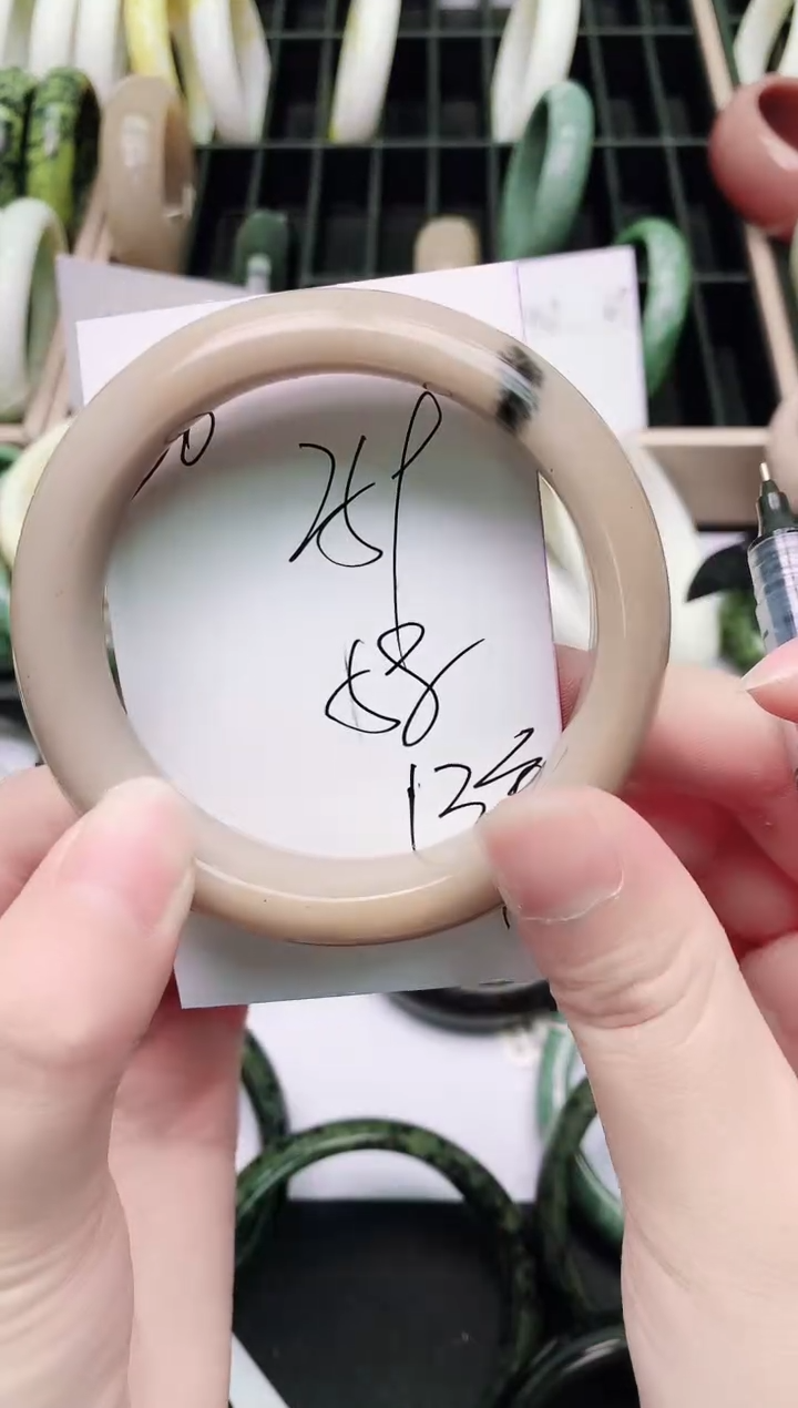 石英质玉未镶嵌手镯259