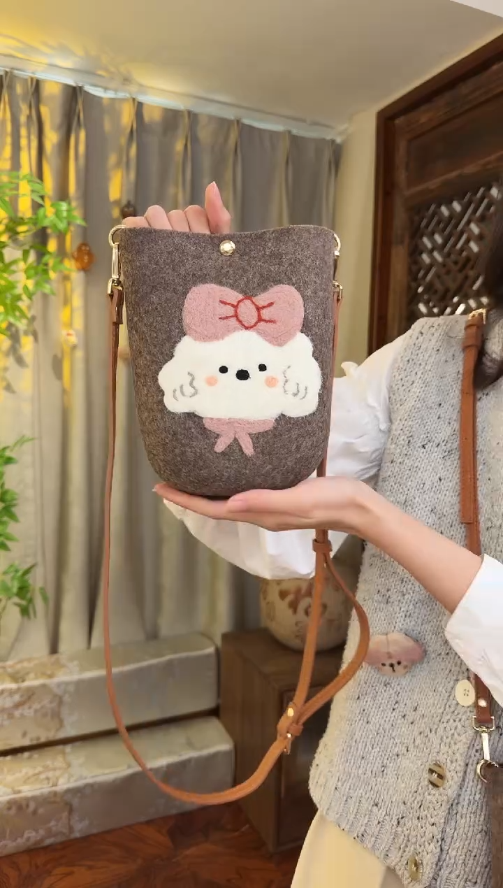 羊毛非遗羊毛毡包 手机包小狗
