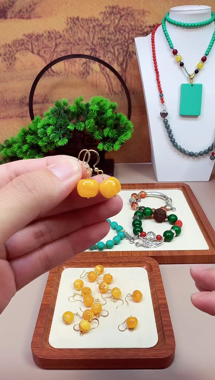 14K金镶嵌蜜蜡耳饰E01