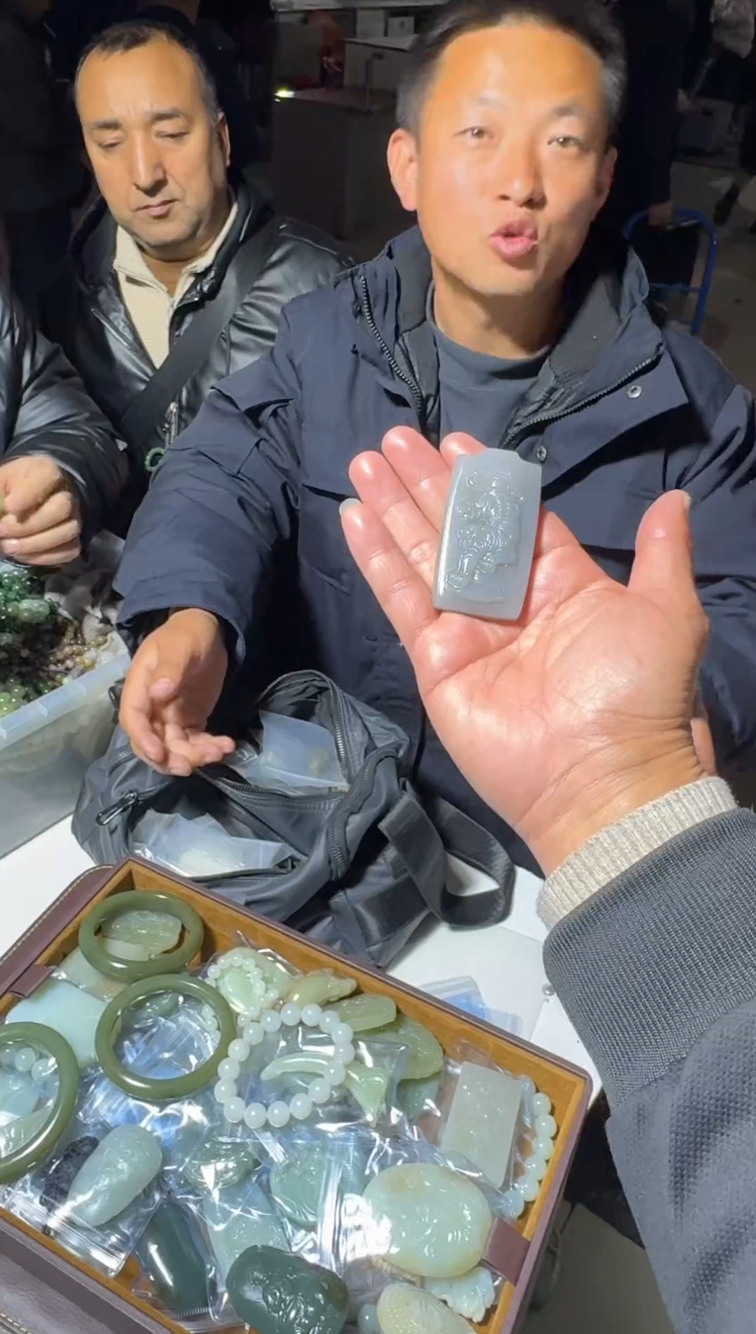未镶嵌和田玉（糖玉）挂件和田玉