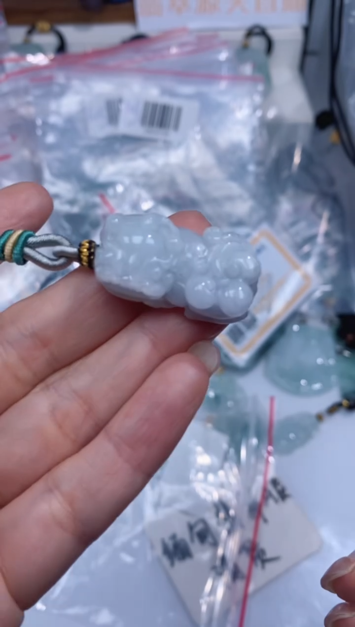 颈饰未镶嵌翡翠吊坠