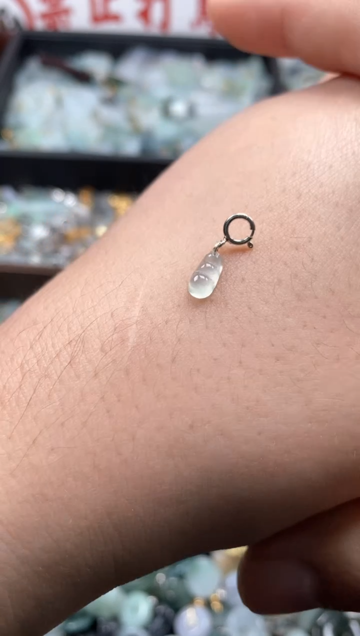 【闪购商品】翡翠颈饰未镶嵌哥哥