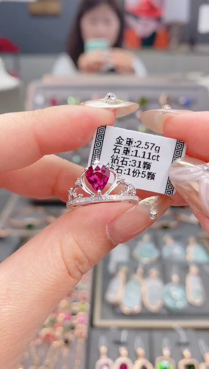 18K金镶嵌戒指碧玺1.11  