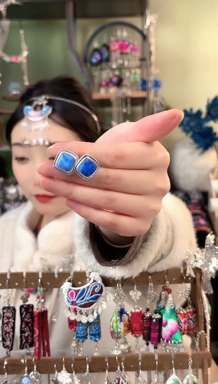 彩云南阁非遗老绣苗银饰品639