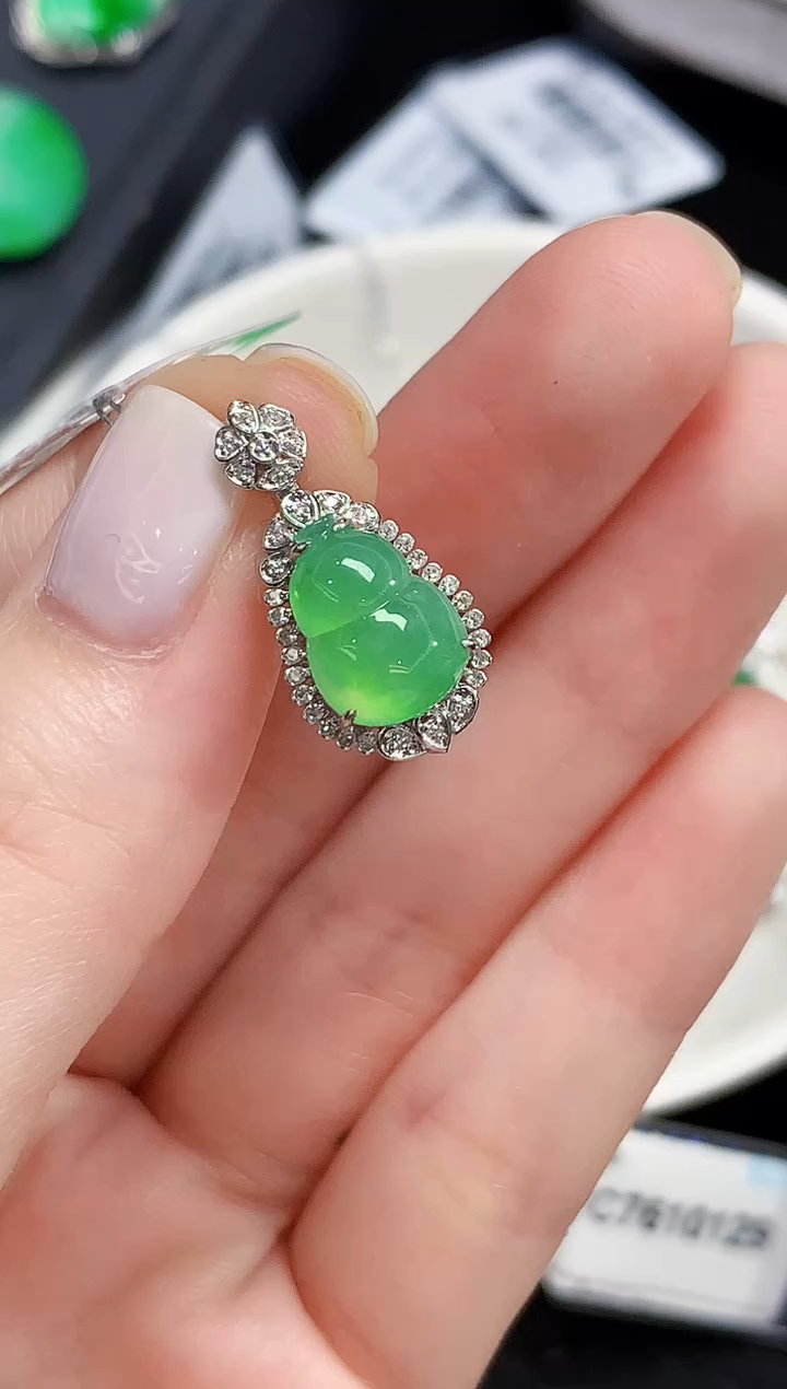 吊坠(不含链)18K金镶嵌翡翠L2010多样性发其一