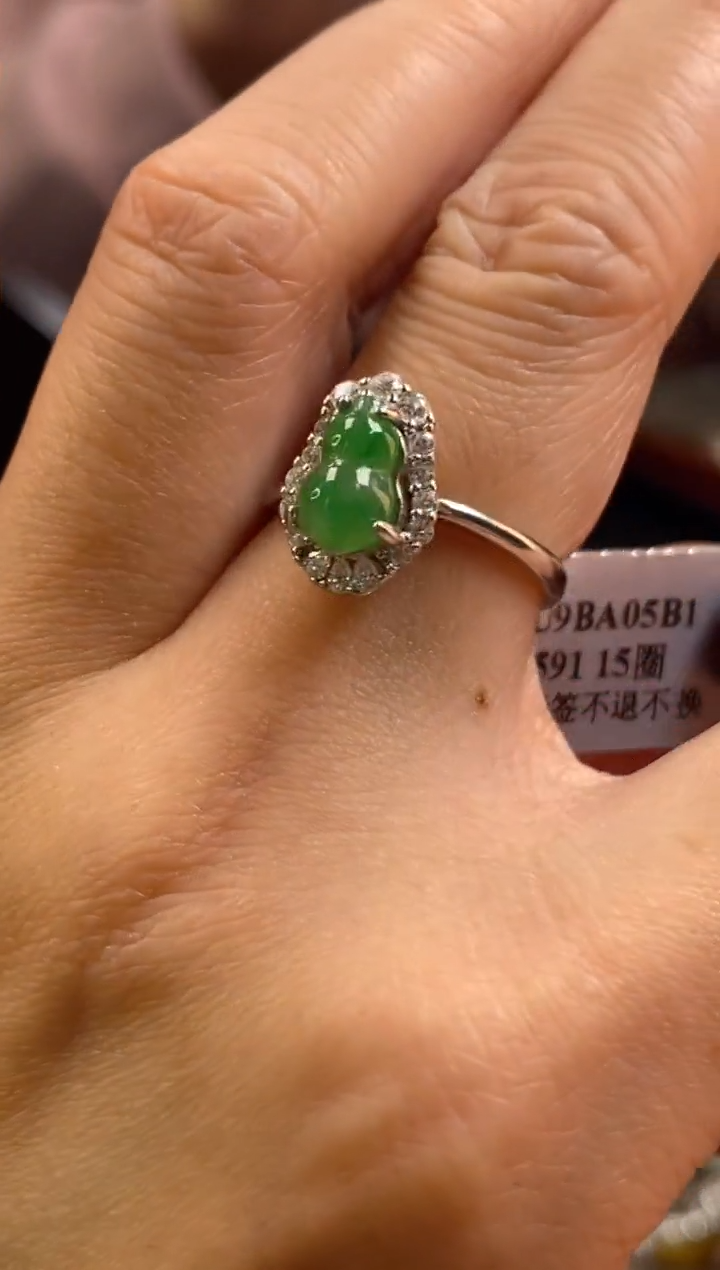 颈饰银S925镶嵌翡翠净货16800