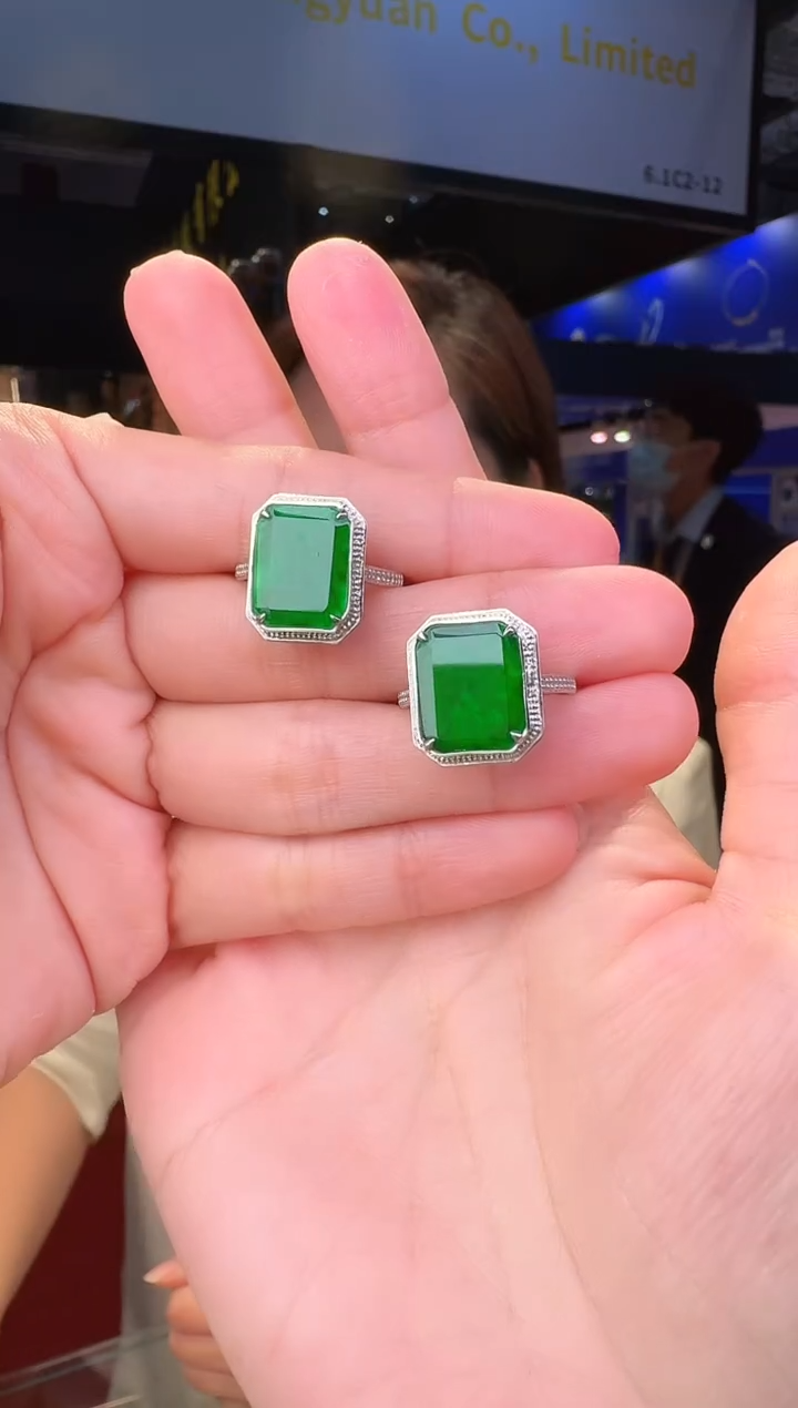 18K金镶嵌戒指翡翠006多样性发货一件