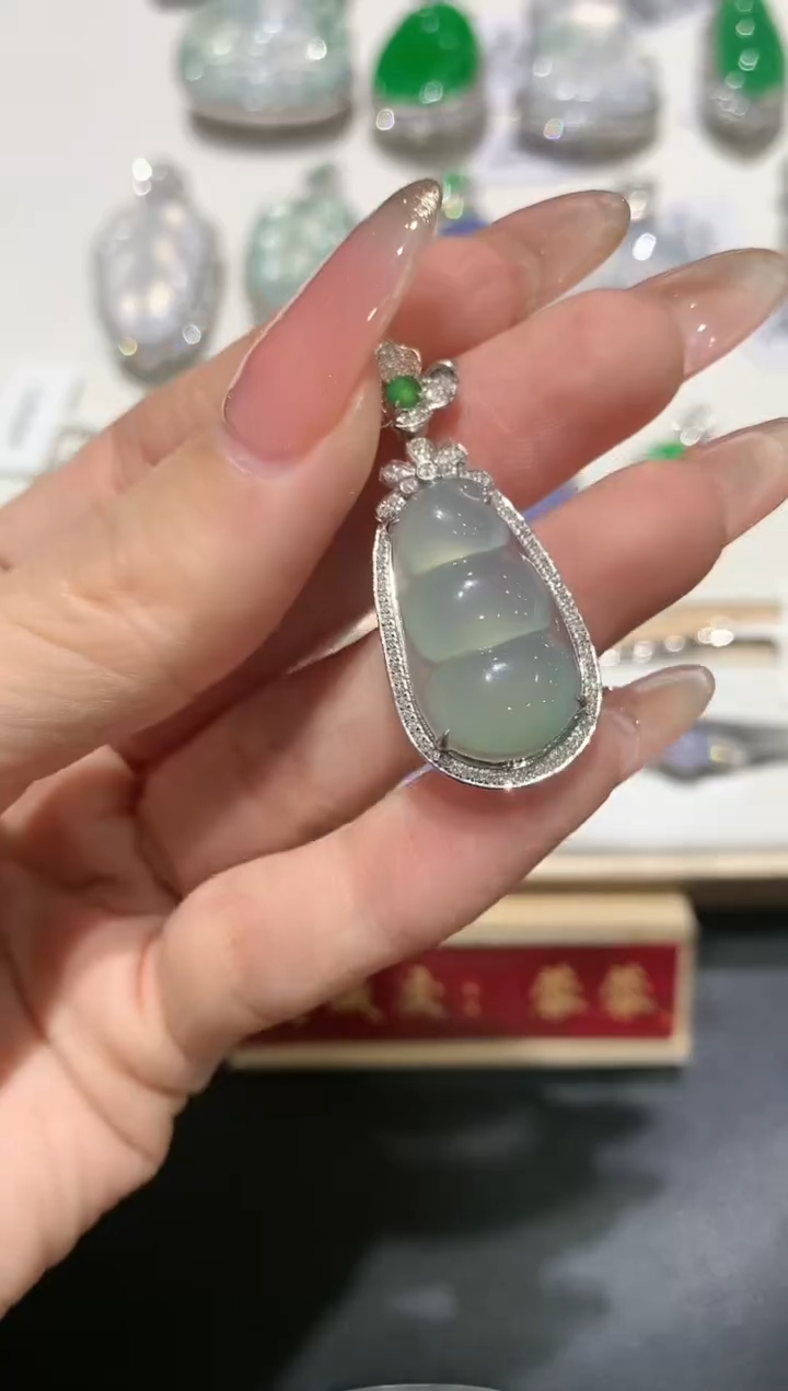 【闪购商品】翡翠吊坠(不含链)18K金镶嵌团购2
