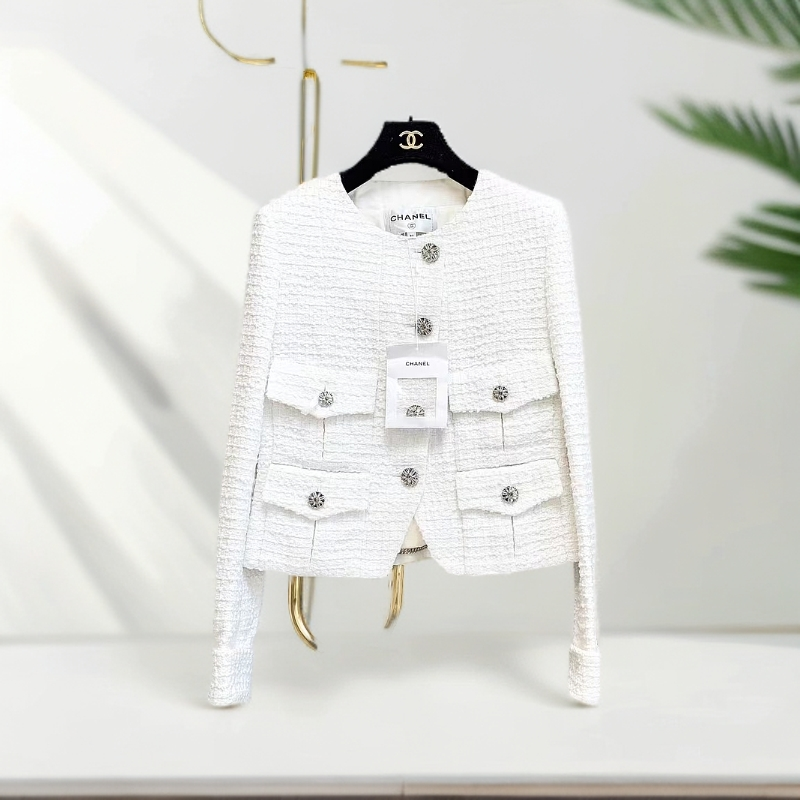 99新 Chanel/香奈儿  36码22C早春白色钻扣四口袋圆领长袖外套