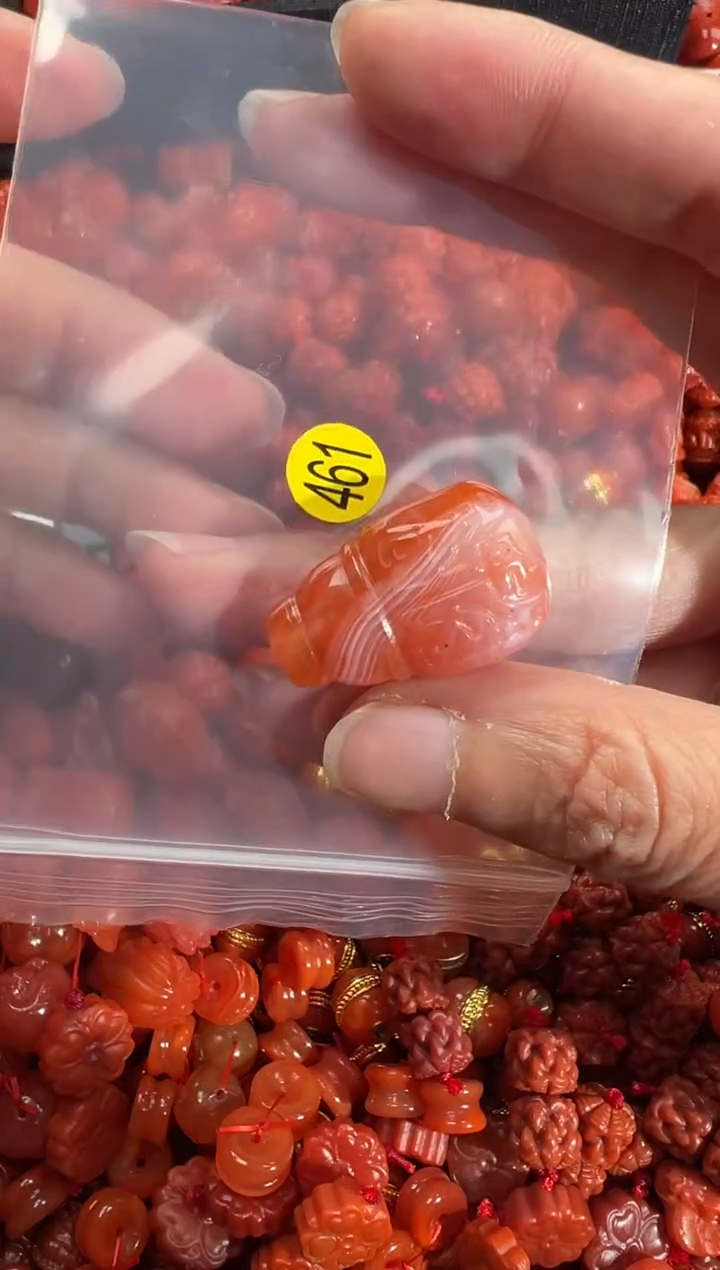 南红玛瑙未镶嵌颈饰1