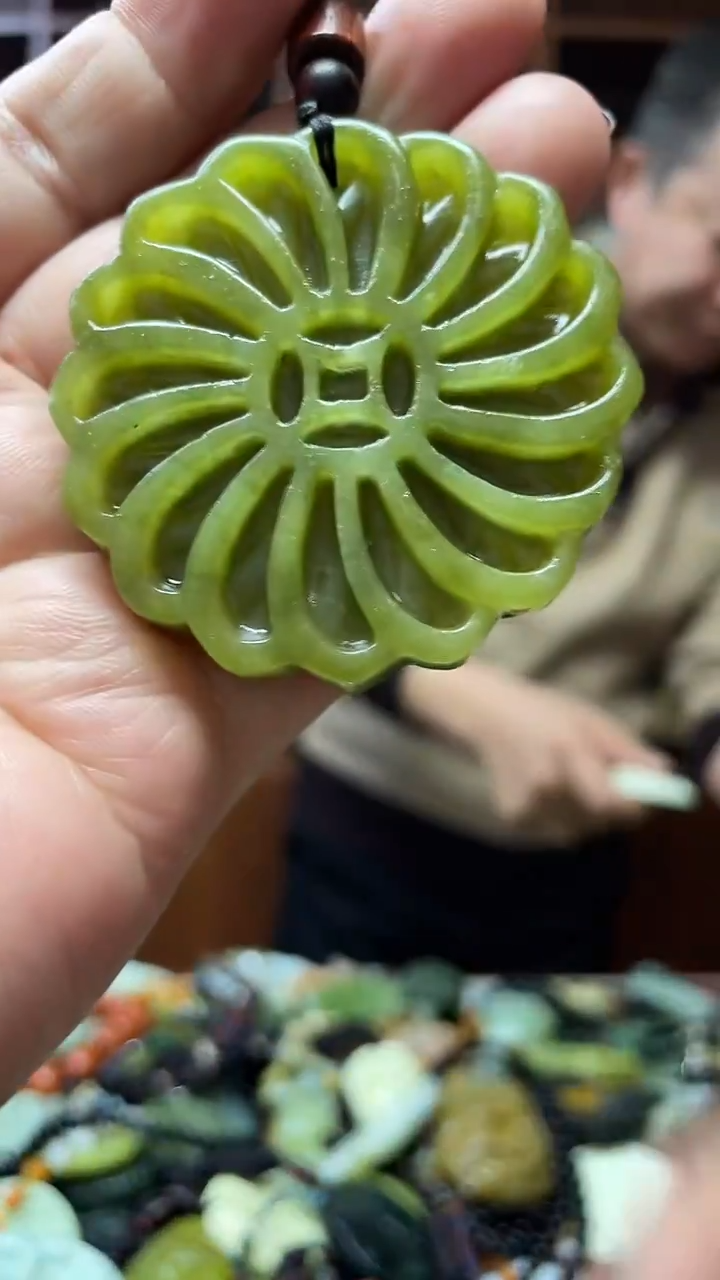 未镶嵌岫玉挂件 