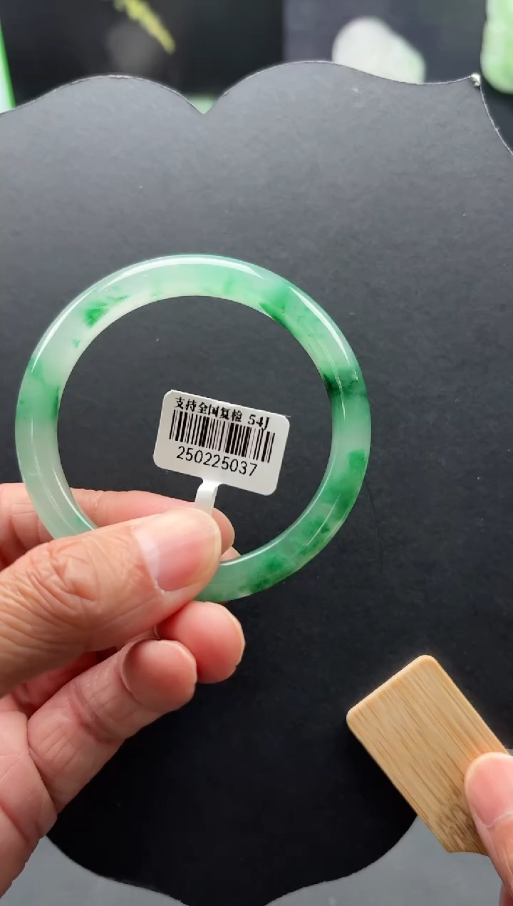 【闪购商品】石英质玉手镯未镶嵌54