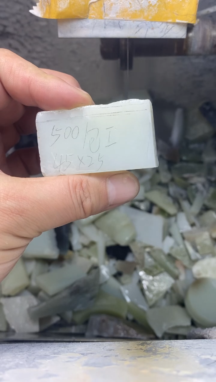 未镶嵌吊坠定制和田玉陈**生雕刻定制