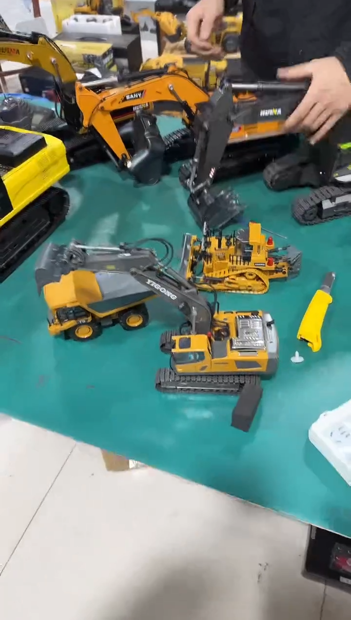 亿工258C挖掘机258E自卸车258F推土车三件套 