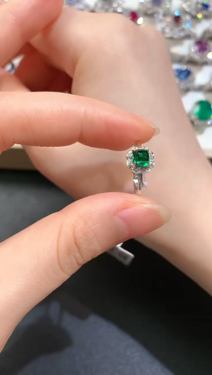 戒指18K金镶嵌祖母绿D434|2580