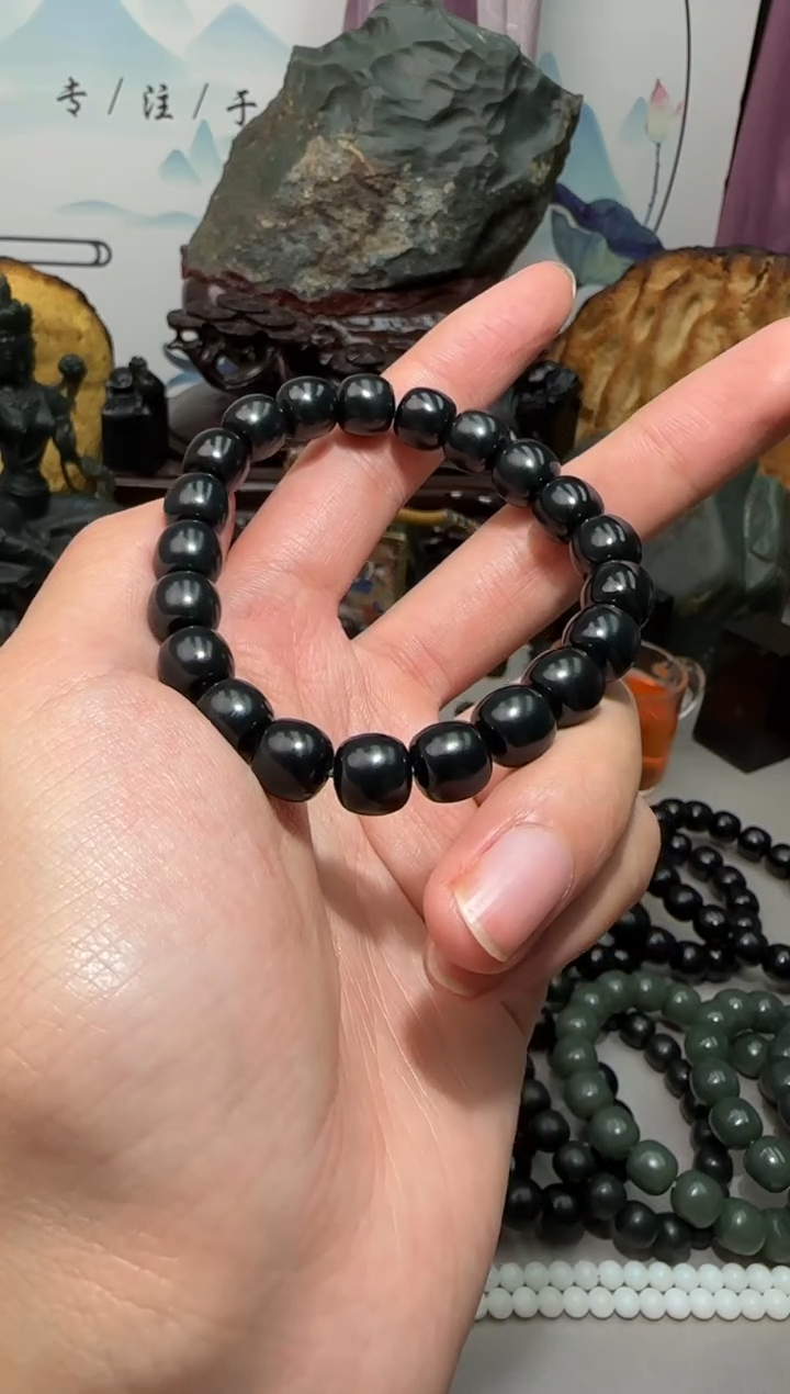 未镶嵌手链和田玉新疆黑青9*10老型手串