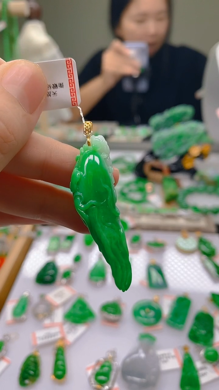 【闪购商品】翡翠18K金镶嵌颈饰天然翡翠A货，支持复检