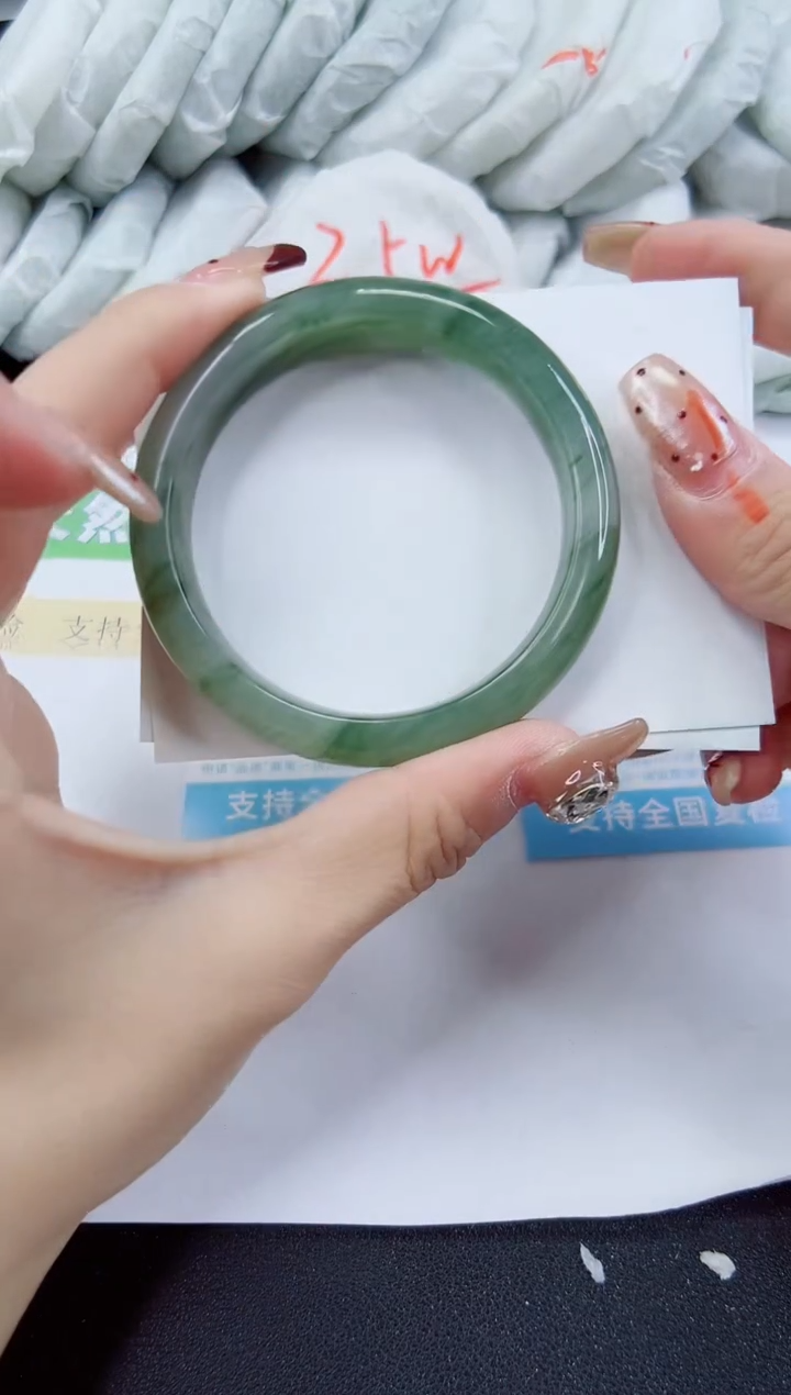 【闪购商品】石英质玉手镯未镶嵌306