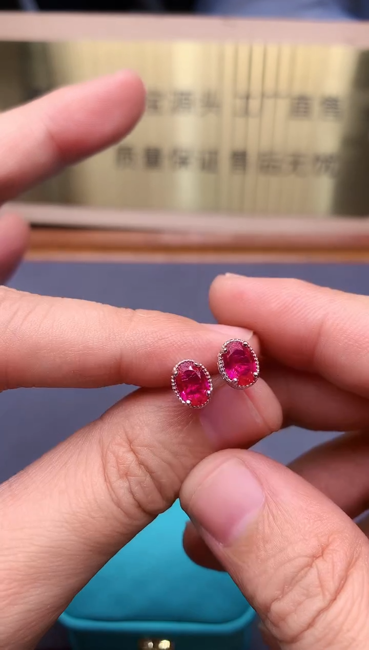 【闪购商品】红宝石耳饰银S925镶嵌.........