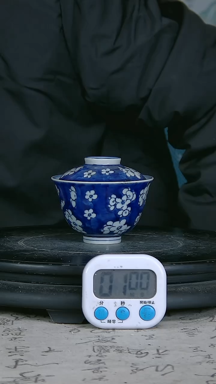 陶爪*齿青花精绘花卉图碗