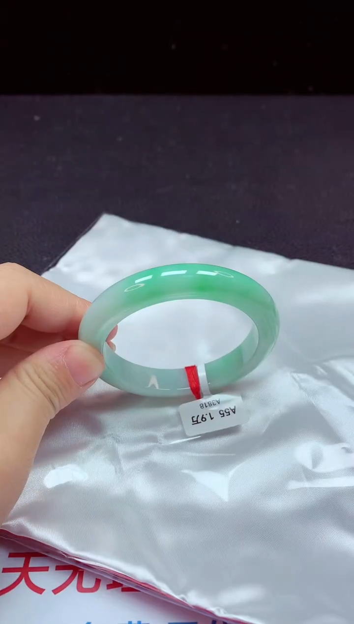 【闪购商品】翡翠手镯未镶嵌镯子55+