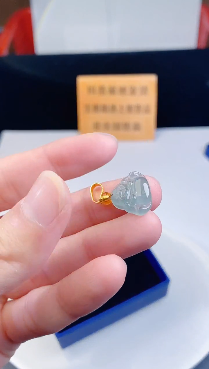 颈饰未镶嵌翡翠    