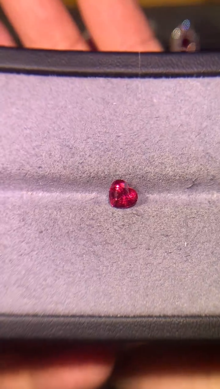 【闪购商品】尖晶石裸石未镶嵌1.22ct吉尔德无烧绝地武士