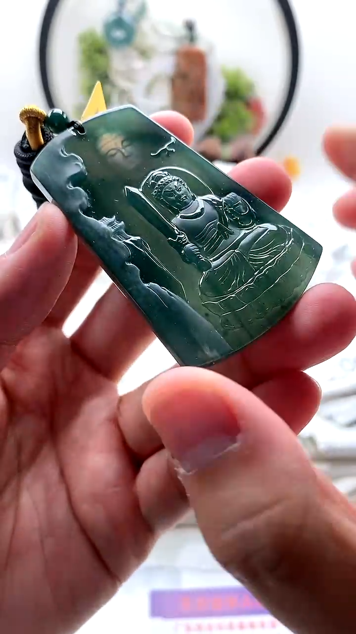 颈饰未镶嵌翡翠不动明王