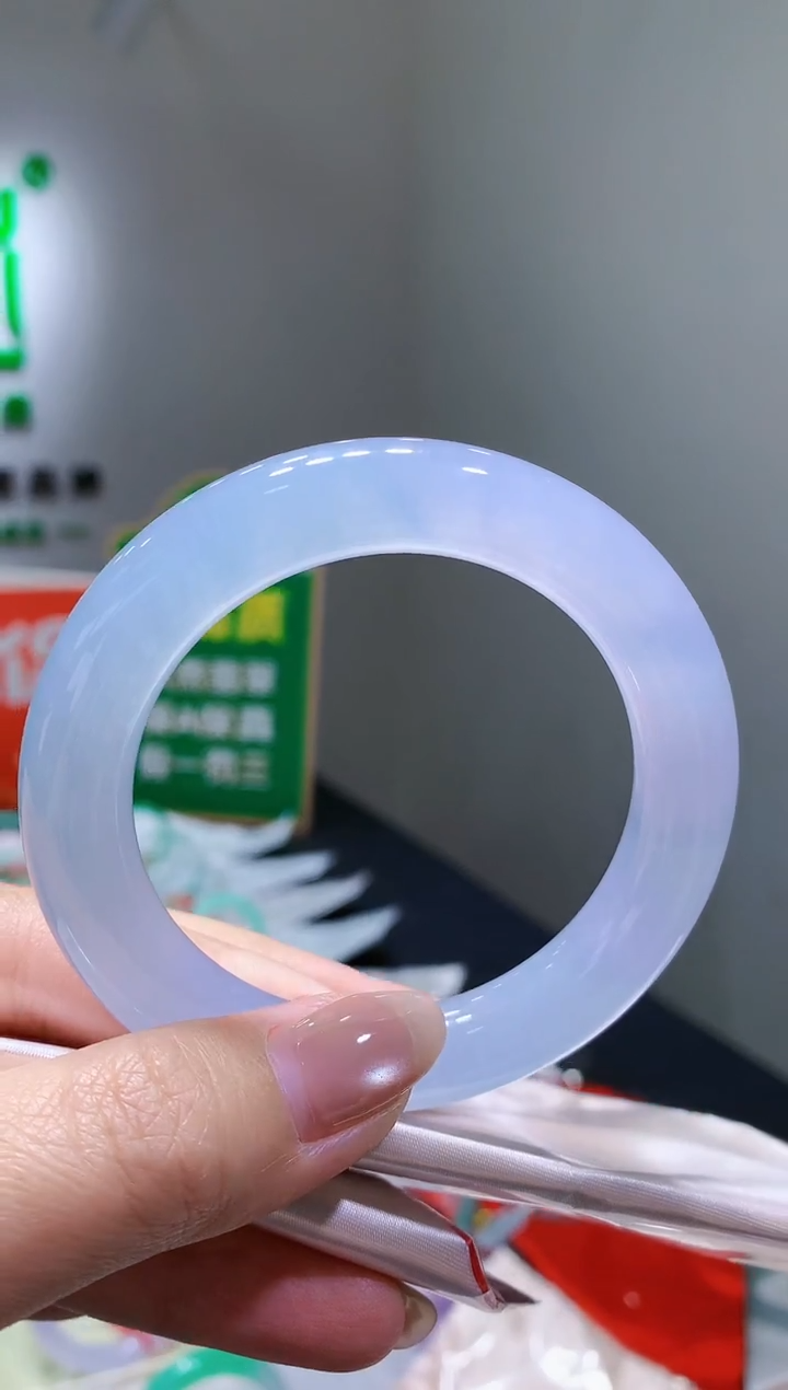 未镶嵌手镯翡翠-Q131 天然缅甸A货翡翠56.7圆条总价26万定金2万