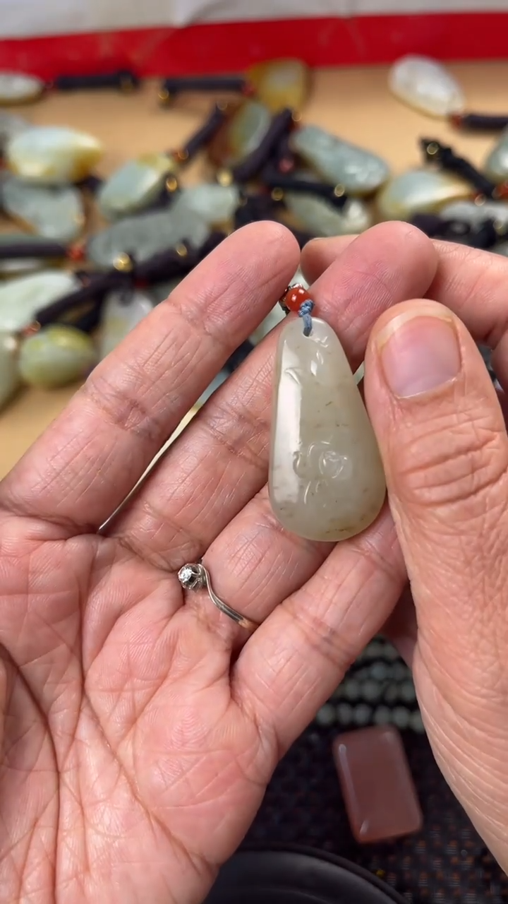 【闪购商品】和田玉颈饰未镶嵌多样性发货没有证书拍一发一有瑕