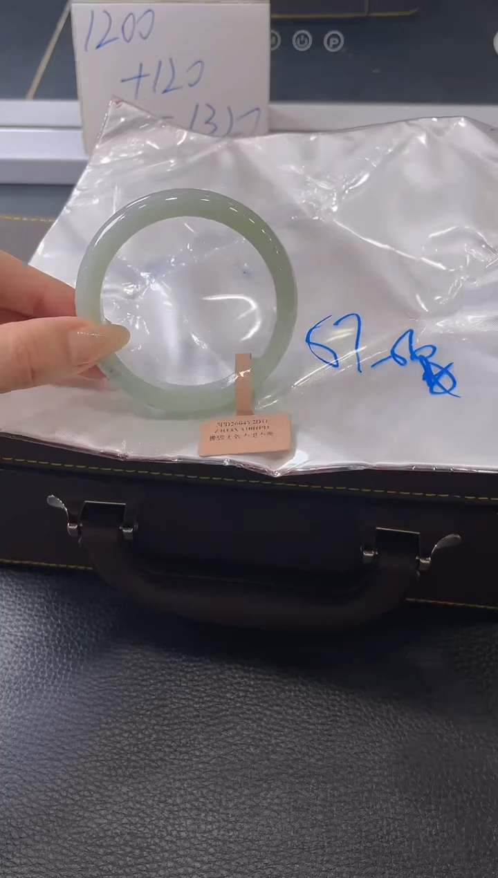【闪购商品】翡翠手镯未镶嵌手镯