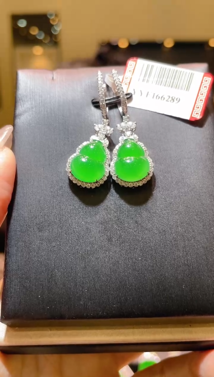 【闪购商品】翡翠吊坠(不含链)18K金镶嵌A83
