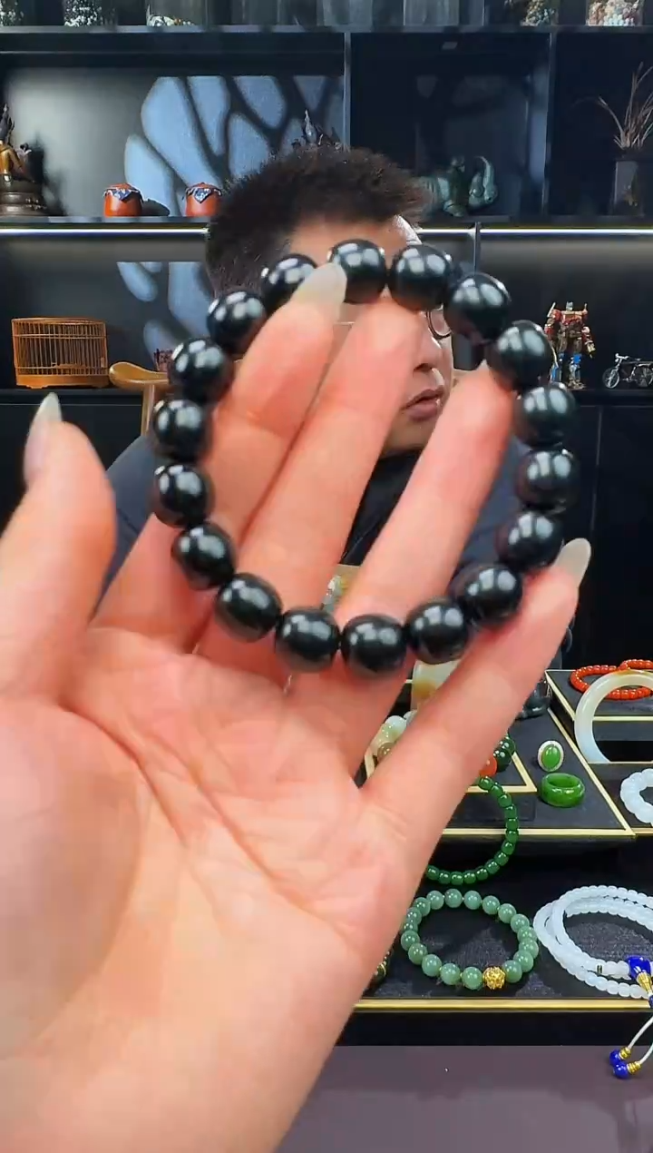 颈饰未镶嵌和田玉12mm黑青老型手串