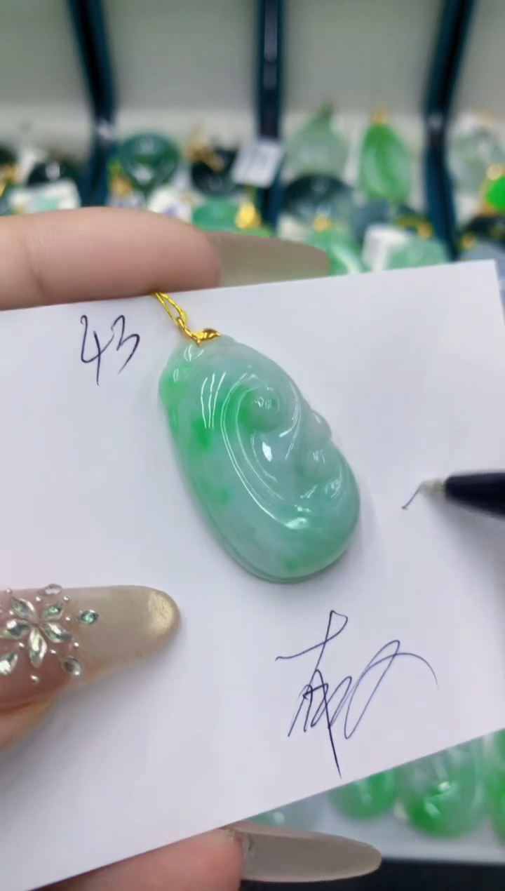 翡翠18K金镶嵌颈饰11111111111111