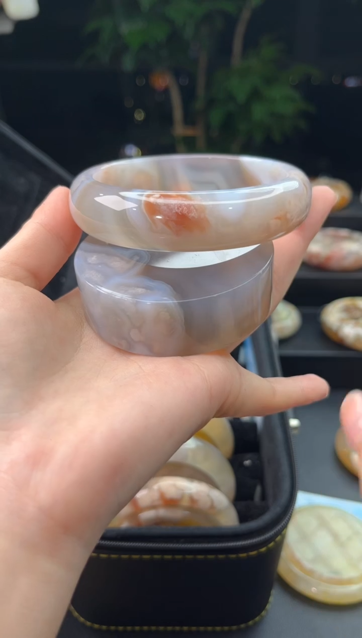 【闪购商品】石英质玉手镯未镶嵌赠送镯心（圈口65