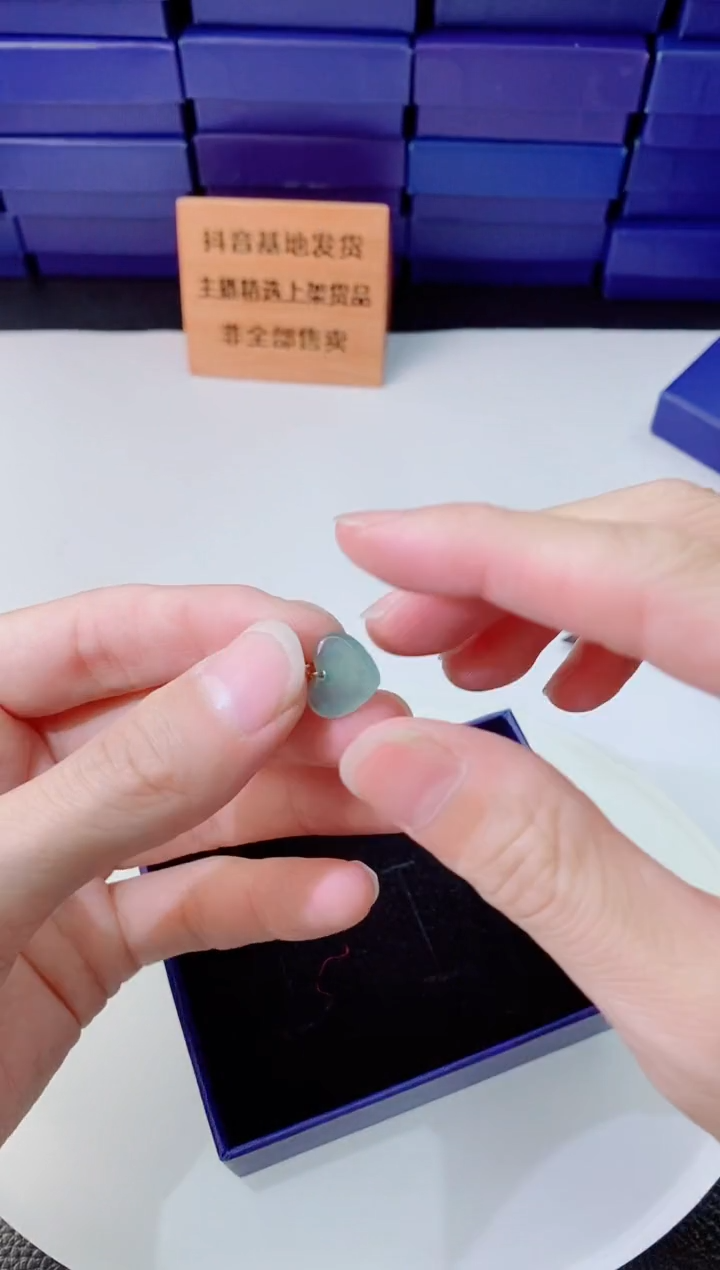 翡翠未镶嵌颈饰1111111111