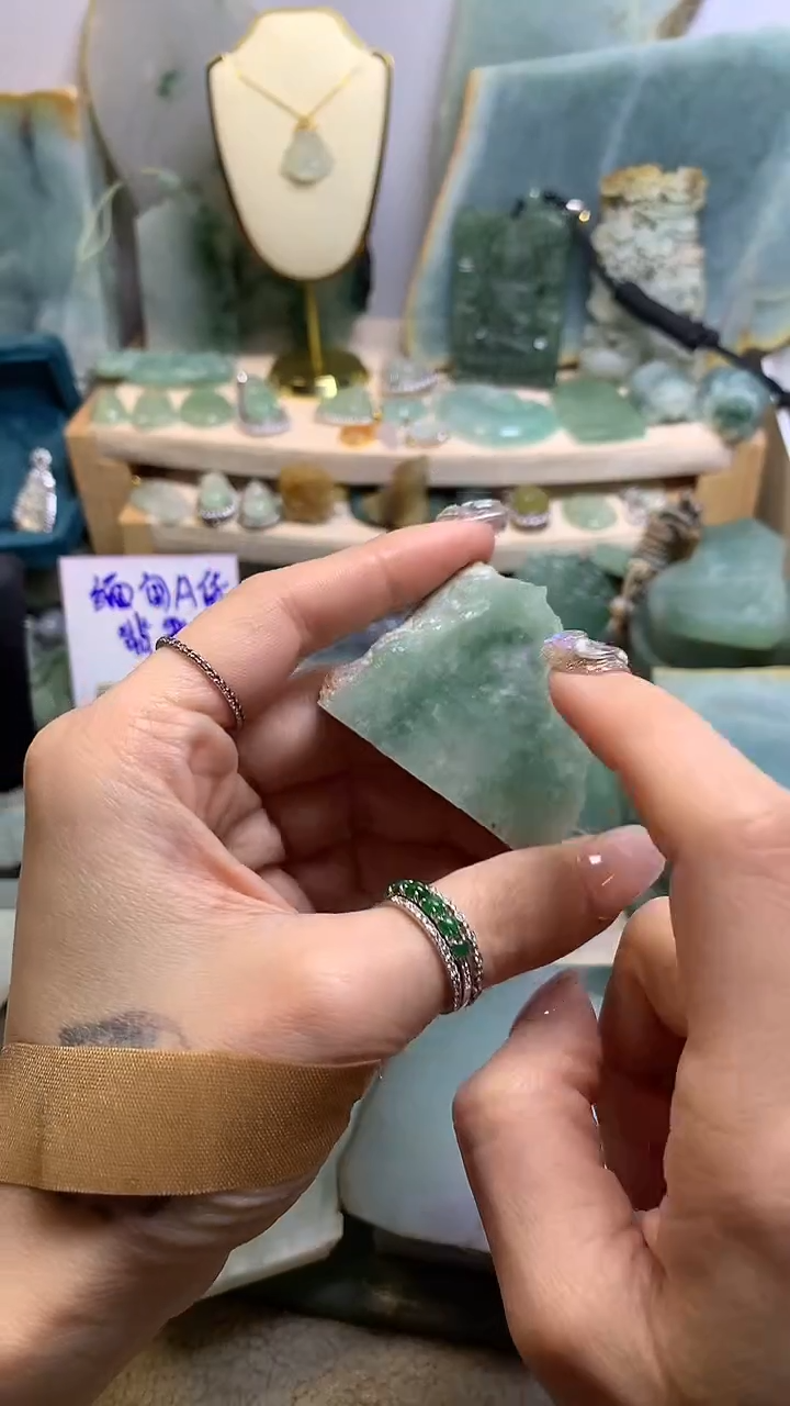 【闪购商品】翡翠挂件未镶嵌 缅甸A货翡翠，没有运费险 
