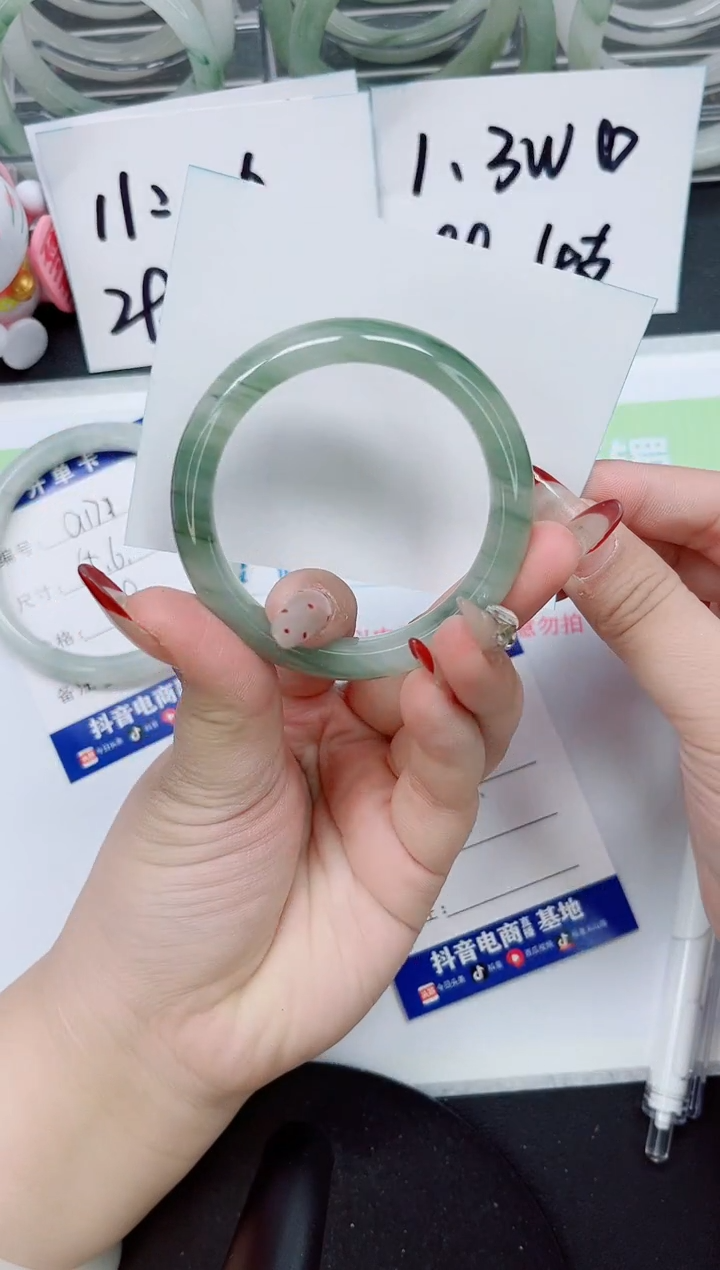 【闪购商品】石英质玉手镯未镶嵌a172