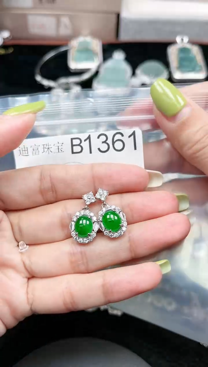 【闪购商品】翡翠颈饰未镶嵌1361赠皮绳