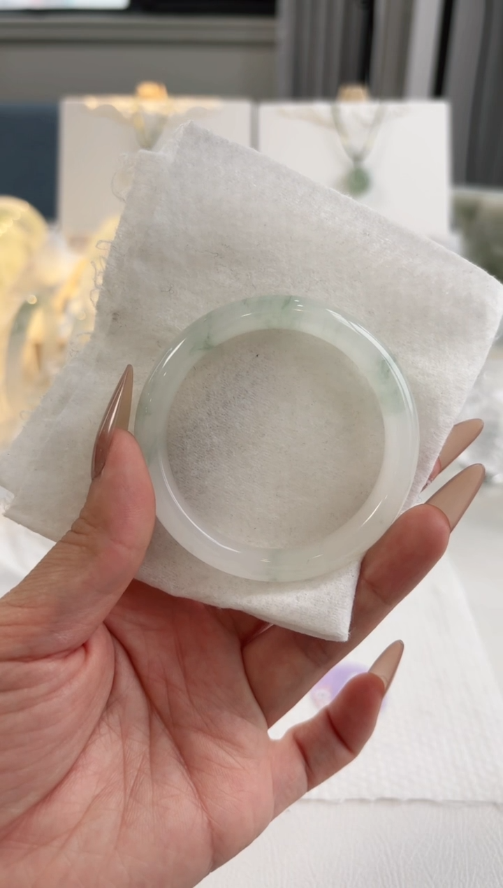 【闪购商品】石英质玉手镯未镶嵌53